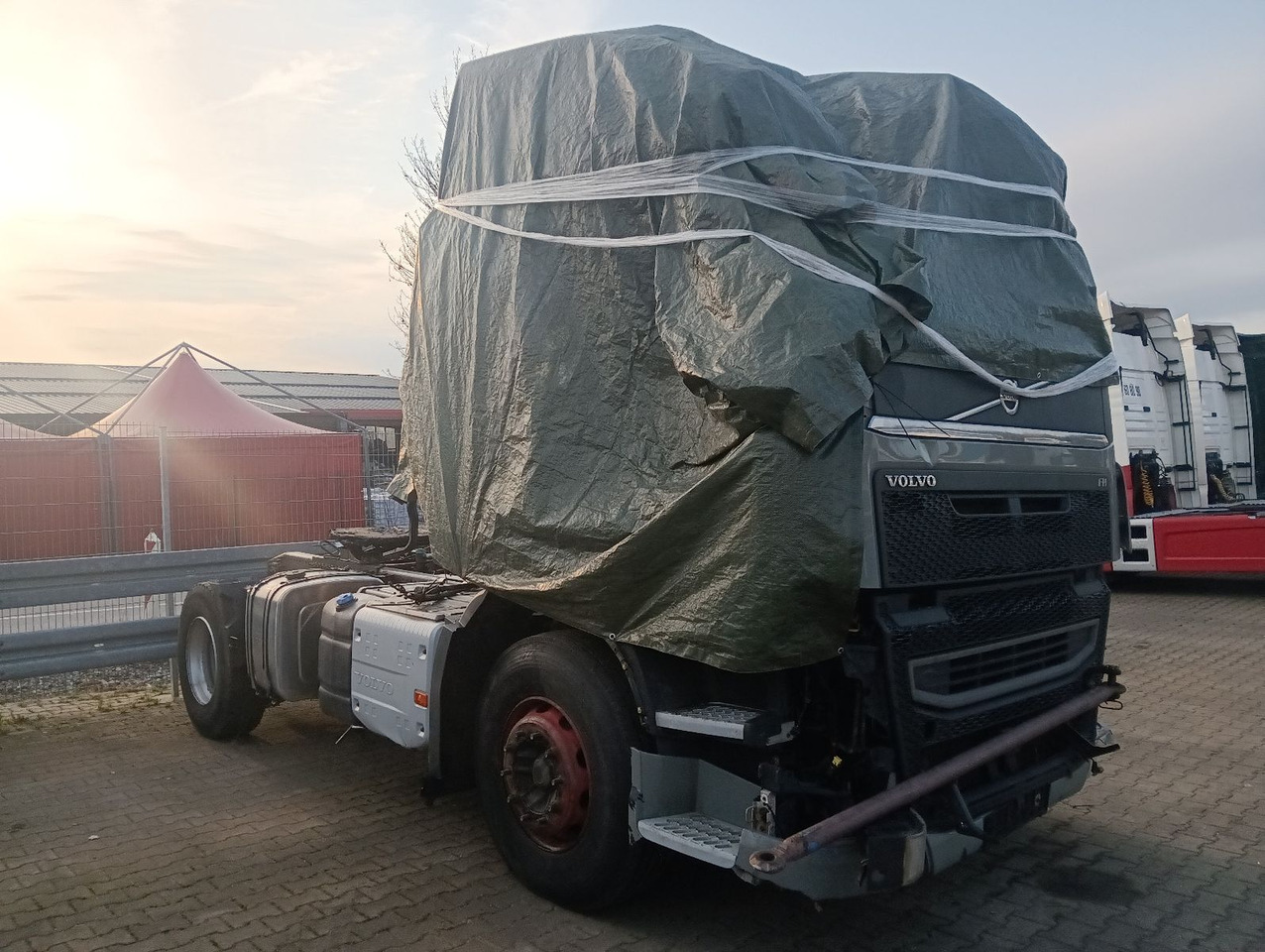 Volvo FH 500 Globe CRAWLER Hydr.,Luft/Luft Motor läuft - Sadulveok: pilt 1 Volvo FH 500 Globe CRAWLER Hydr.,Luft/Luft Motor läuft - Sadulveok: pilt 1