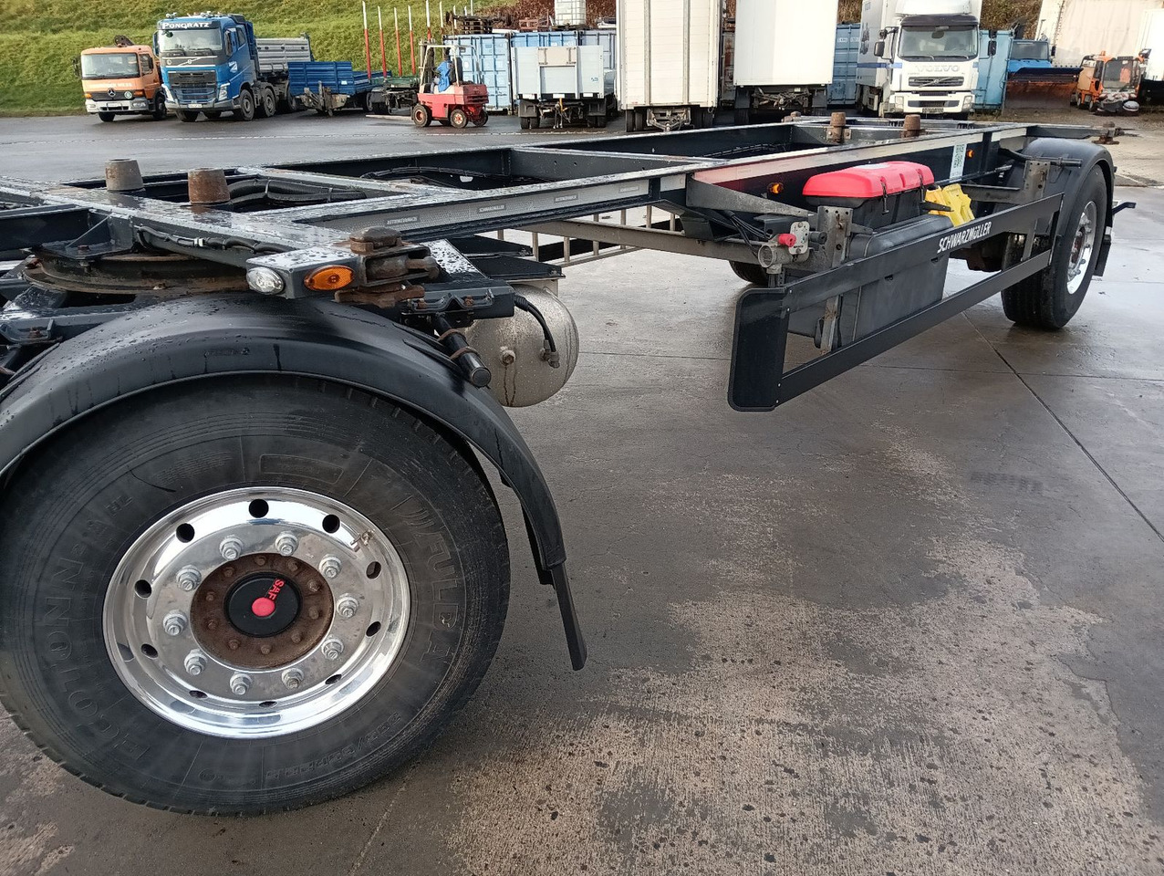 Schwarzmüller 2-A BDF 1,22/1,32 ALCOA Alufelgen ADR 120tkm TÜV Schwarzmüller 2-A BDF 1,22/1,32 ALCOA Alufelgen ADR 120tkm TÜV - Konteinerveduk/ Tõstuk järelhaagis: pilt 4 Schwarzmüller 2-A BDF 1,22/1,32 ALCOA Alufelgen ADR 120tkm TÜV Schwarzmüller 2-A BDF 1,22/1,32 ALCOA Alufelgen ADR 120tkm TÜV - Konteinerveduk/ Tõstuk järelhaagis: pilt 4