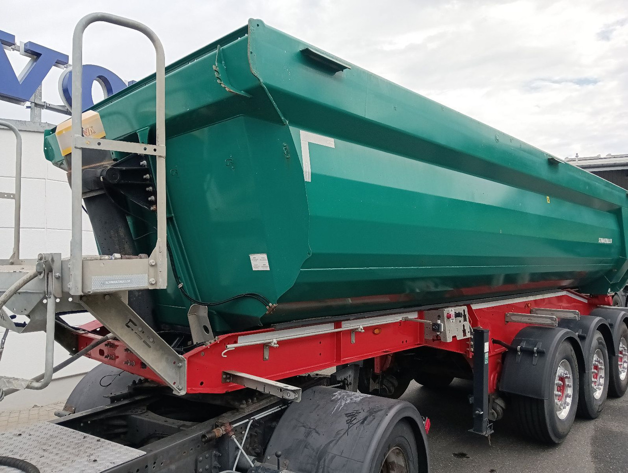 Schwarzmüller 3-A Stahlulde HARDOX ALCOA 25m3 SAF Lift 6180kg - Kallur-poolhaagis: pilt 4 Schwarzmüller 3-A Stahlulde HARDOX ALCOA 25m3 SAF Lift 6180kg - Kallur-poolhaagis: pilt 4