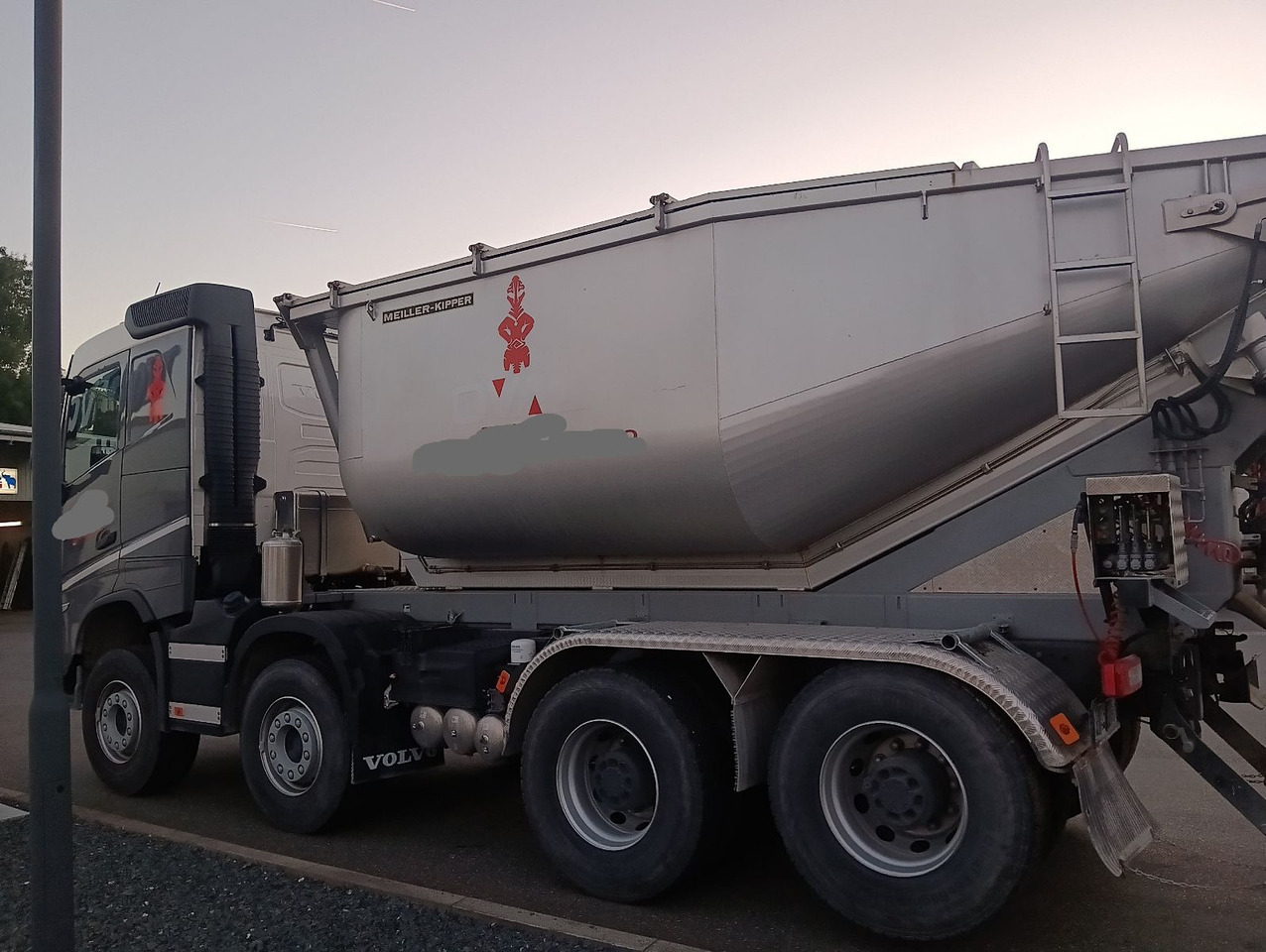 Volvo FH500 8x4R RETARDER LIFT MEILLER-Asphalt FunkAHK - Kallurauto: pilt 3 Volvo FH500 8x4R RETARDER LIFT MEILLER-Asphalt FunkAHK - Kallurauto: pilt 3
