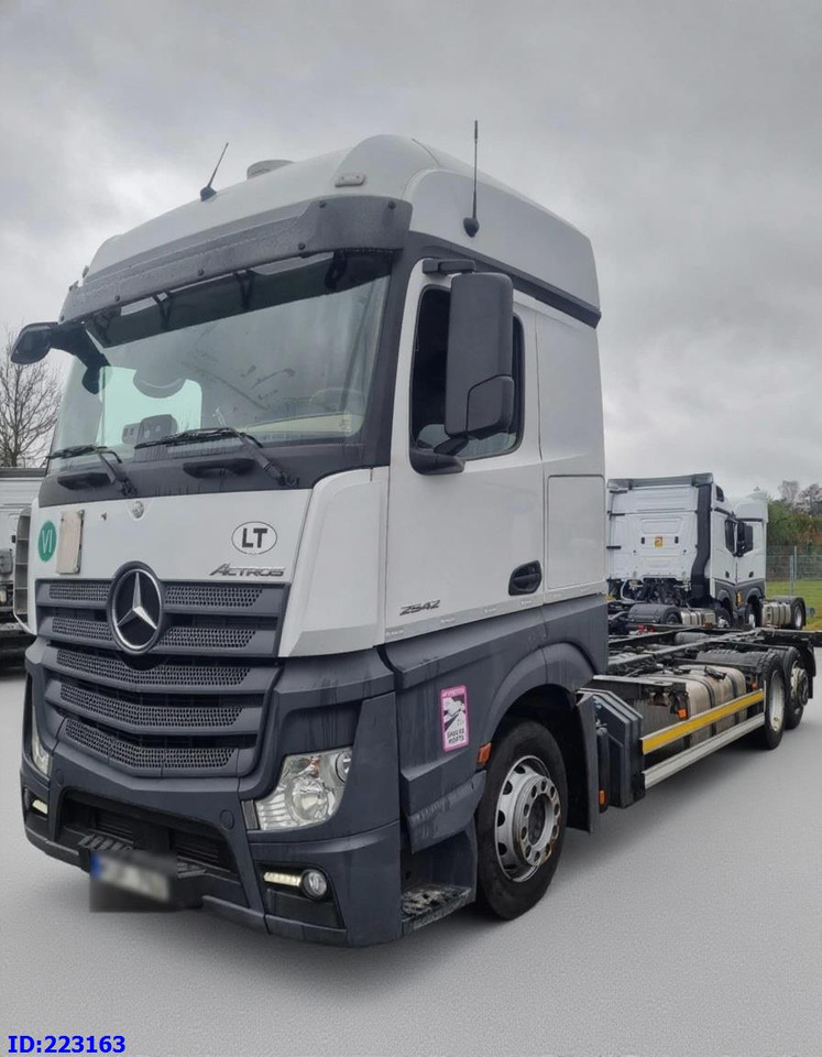 MERCEDES-BENZ Actros 2542 BDF 6x2 Euro6 - Kabiinišassiiga veoauto: pilt 2 MERCEDES-BENZ Actros 2542 BDF 6x2 Euro6 - Kabiinišassiiga veoauto: pilt 2