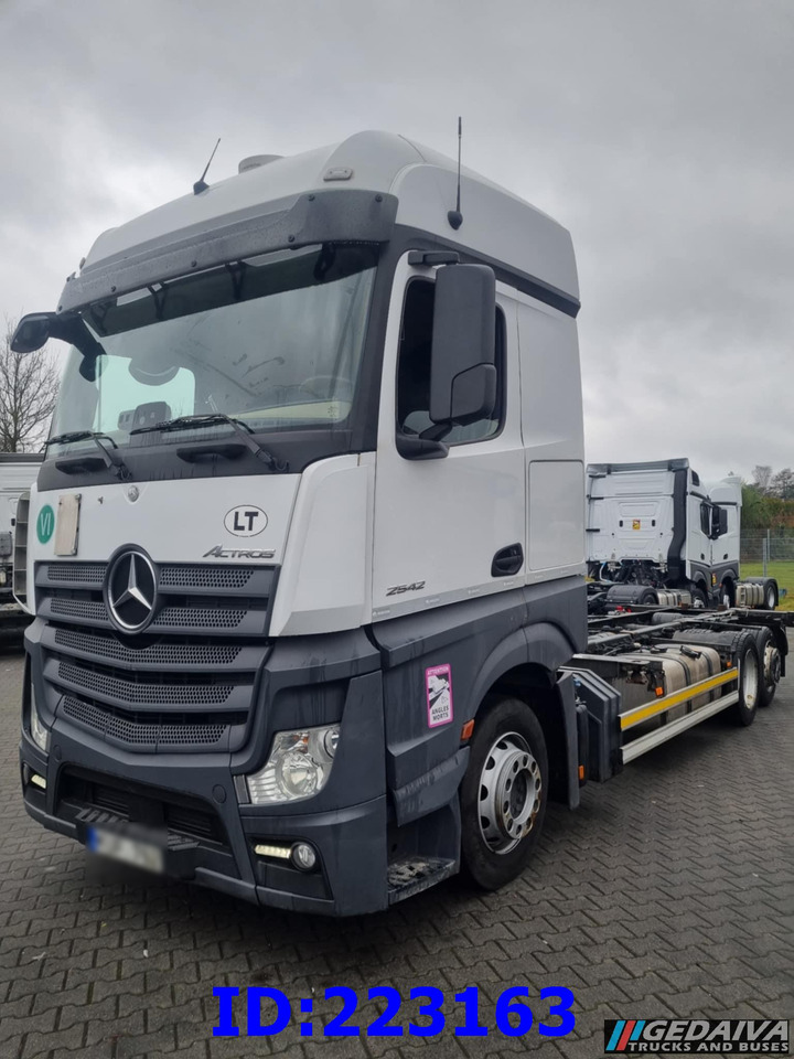 MERCEDES-BENZ Actros 2542 BDF 6x2 Euro6 - Kabiinišassiiga veoauto: pilt 2 MERCEDES-BENZ Actros 2542 BDF 6x2 Euro6 - Kabiinišassiiga veoauto: pilt 2