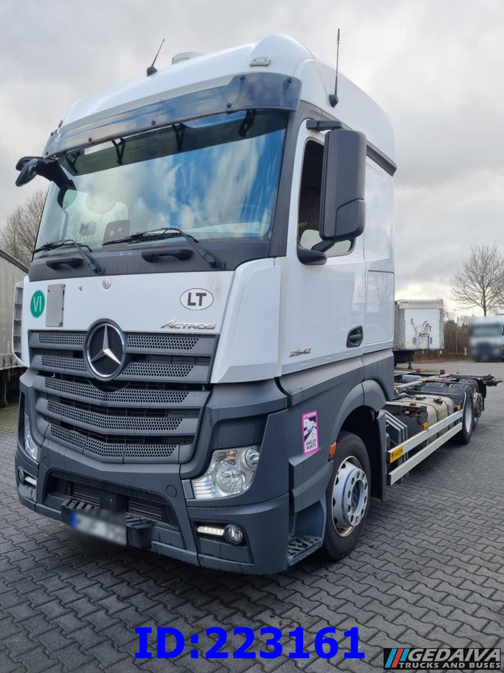 MERCEDES-BENZ Actros 2542 BDF 6x2 Euro6 - Kabiinišassiiga veoauto: pilt 1 MERCEDES-BENZ Actros 2542 BDF 6x2 Euro6 - Kabiinišassiiga veoauto: pilt 1