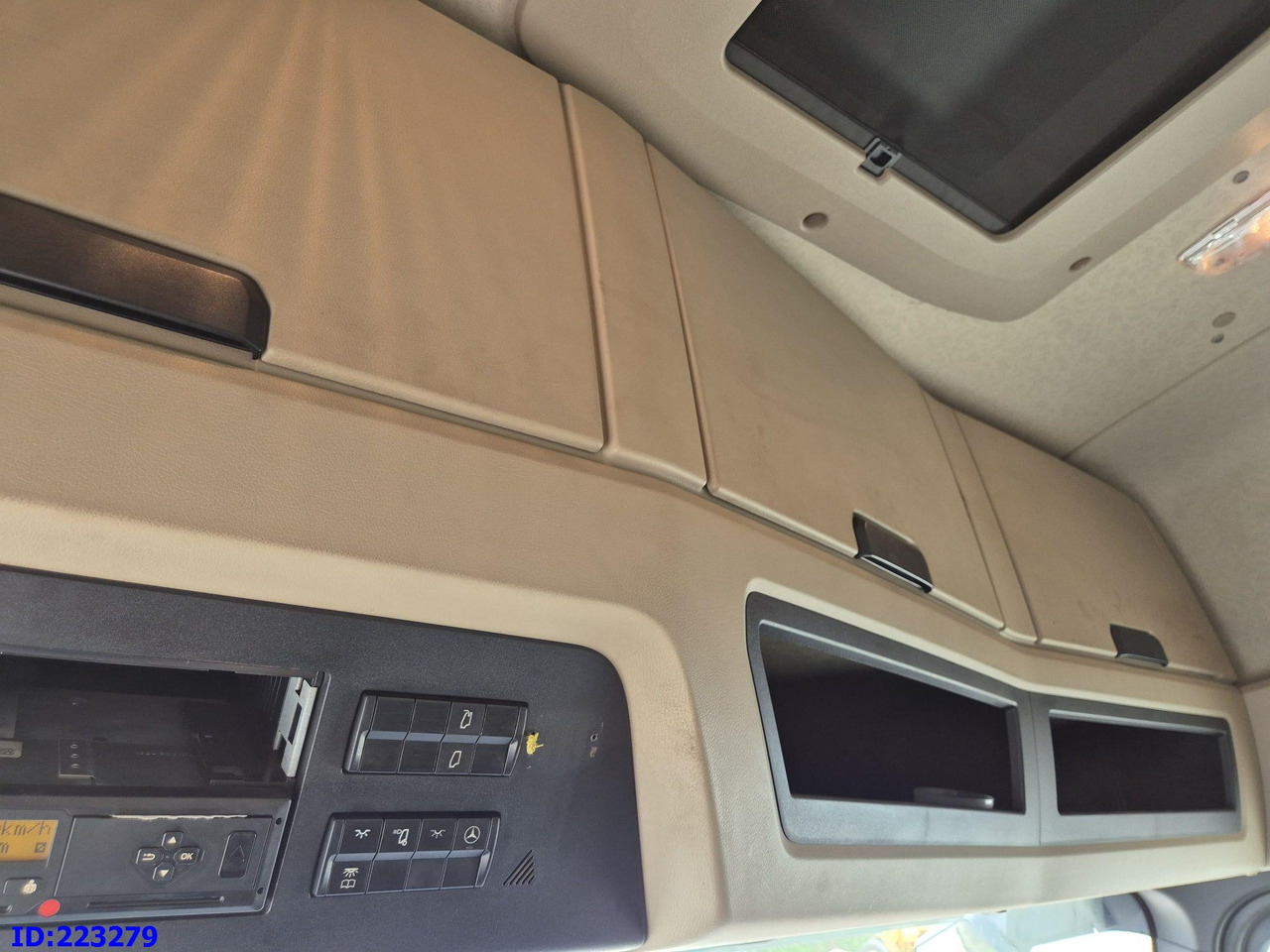 Kabiinišassiiga veoauto MERCEDES-BENZ Actros 3563  8×4 ( Steering axle): pilt 19