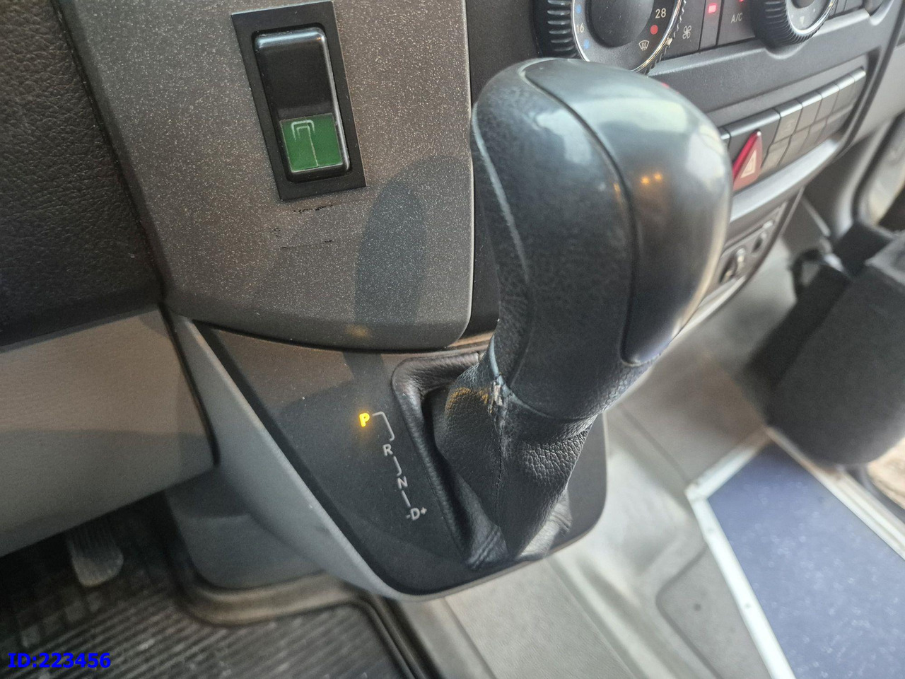 Kaugsõidu buss MERCEDES-BENZ Sprinter 515 - VIP -20 places: pilt 13 Kaugsõidu buss MERCEDES-BENZ Sprinter 515 - VIP -20 places: pilt 13