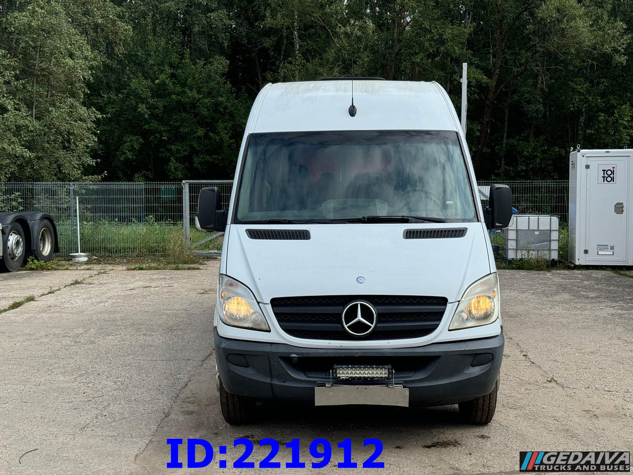 MERCEDES-BENZ Sprinter 518 VIP 17-Place - Kaugsõidu buss: pilt 2 MERCEDES-BENZ Sprinter 518 VIP 17-Place - Kaugsõidu buss: pilt 2