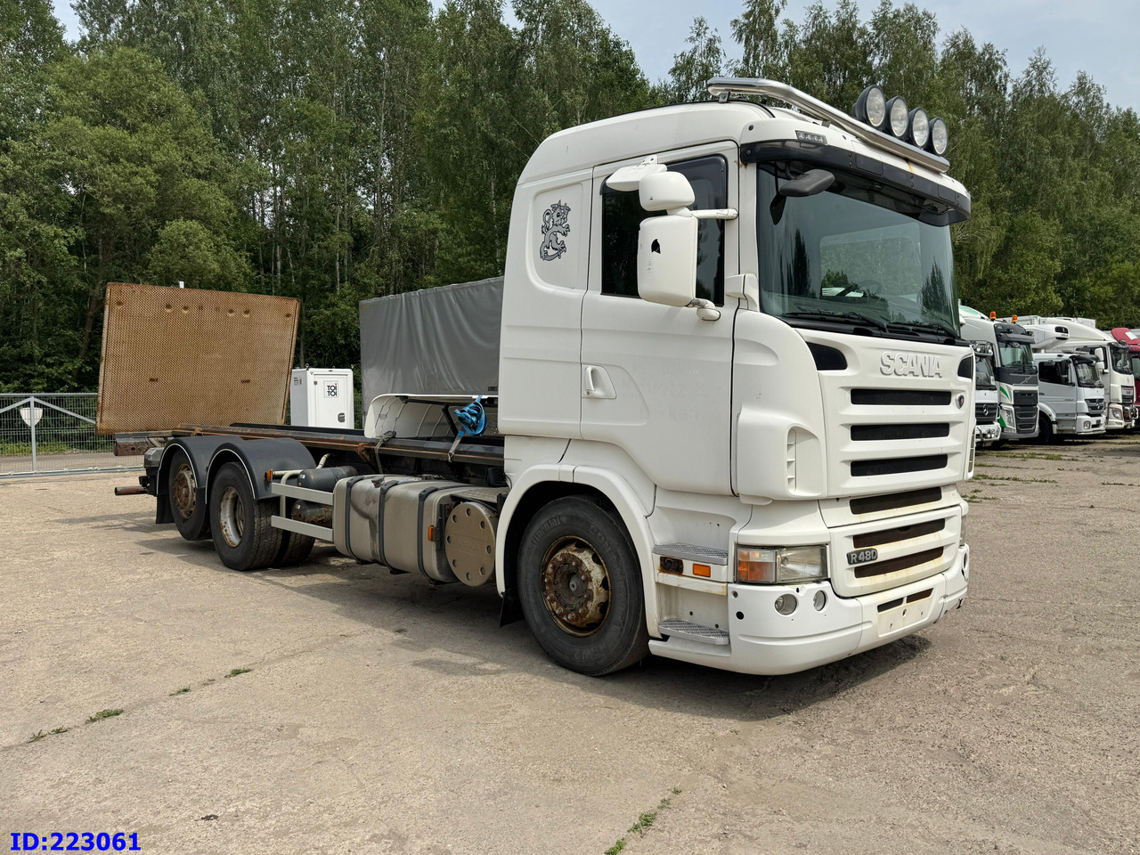 SCANIA R480 6X2 3 Pedals - Kabiinišassiiga veoauto: pilt 4 SCANIA R480 6X2 3 Pedals - Kabiinišassiiga veoauto: pilt 4