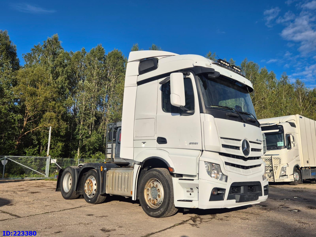MERCEDES-BENZ Actros 2551 6x2 -Steering axle - Euro6 - Sadulveok: pilt 4 MERCEDES-BENZ Actros 2551 6x2 -Steering axle - Euro6 - Sadulveok: pilt 4