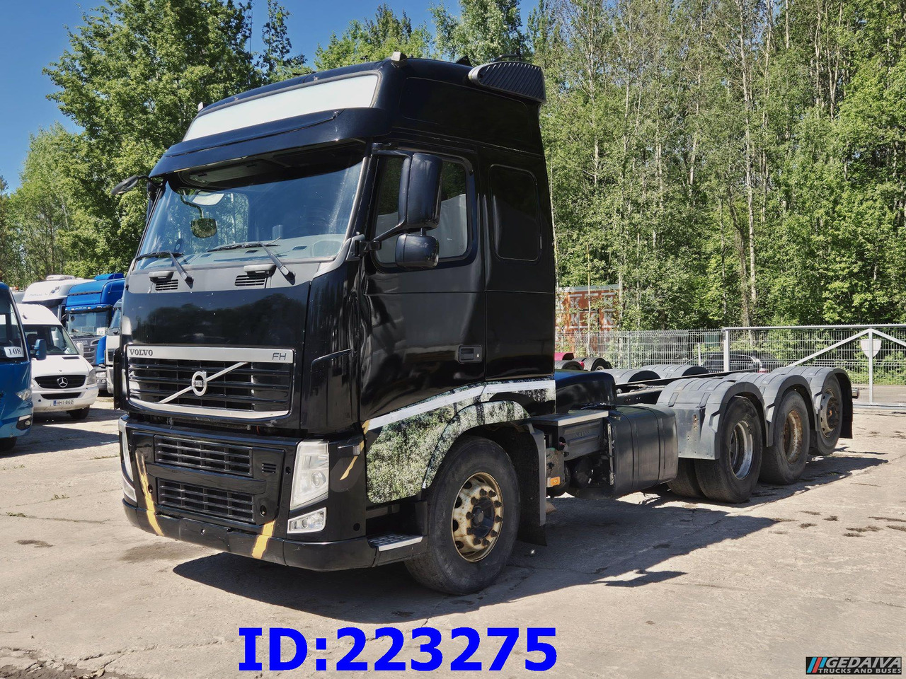 VOLVO FH13 540HP 8X4 (Steering axle) RETARDER - Kabiinišassiiga veoauto: pilt 1 VOLVO FH13 540HP 8X4 (Steering axle) RETARDER - Kabiinišassiiga veoauto: pilt 1