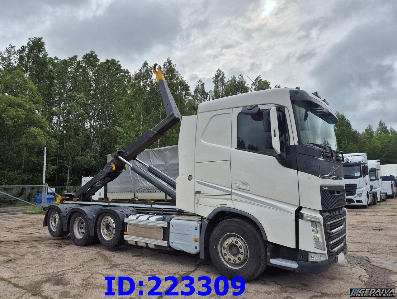 VOLVO FH13 540HP 8x2 Hook lift (2axles steering - 2 axles lifting) - Konkstõstukiga veoauto: pilt 4 VOLVO FH13 540HP 8x2 Hook lift (2axles steering - 2 axles lifting) - Konkstõstukiga veoauto: pilt 4