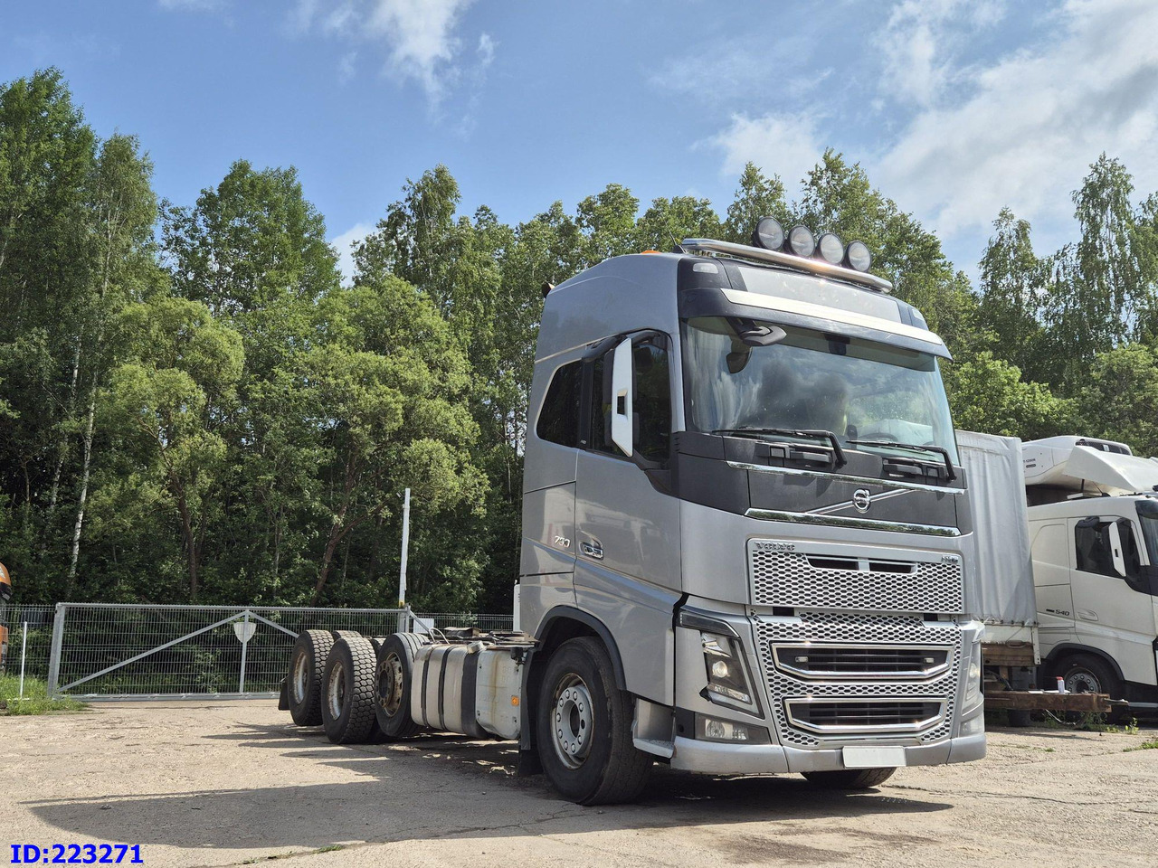 VOLVO FH16 750HP 8x4 (Steering axle / 2 axles lifting) - Metsaveok: pilt 4 VOLVO FH16 750HP 8x4 (Steering axle / 2 axles lifting) - Metsaveok: pilt 4
