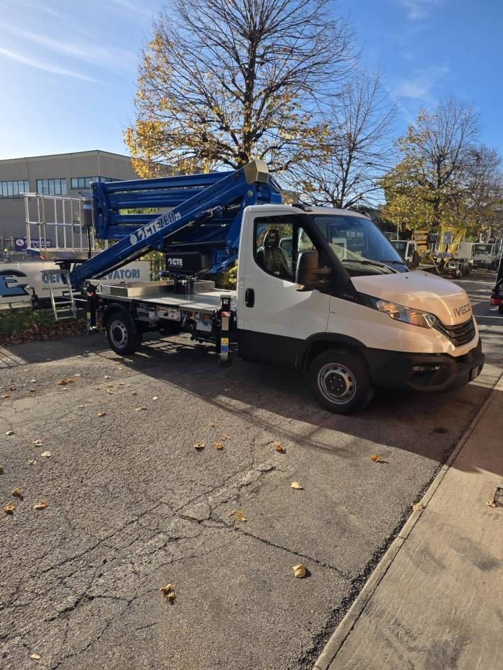 CTE ZED 25 - Veoautolt tõusev platvorm: pilt 3 CTE ZED 25 - Veoautolt tõusev platvorm: pilt 3