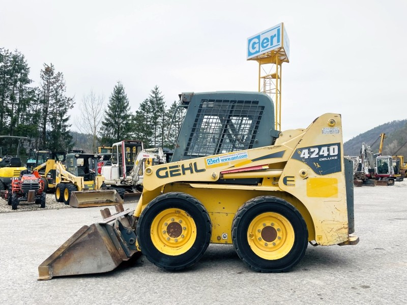 Gehl SL4240 (3746) - Kompaktlaadur: pilt 1 Gehl SL4240 (3746) - Kompaktlaadur: pilt 1