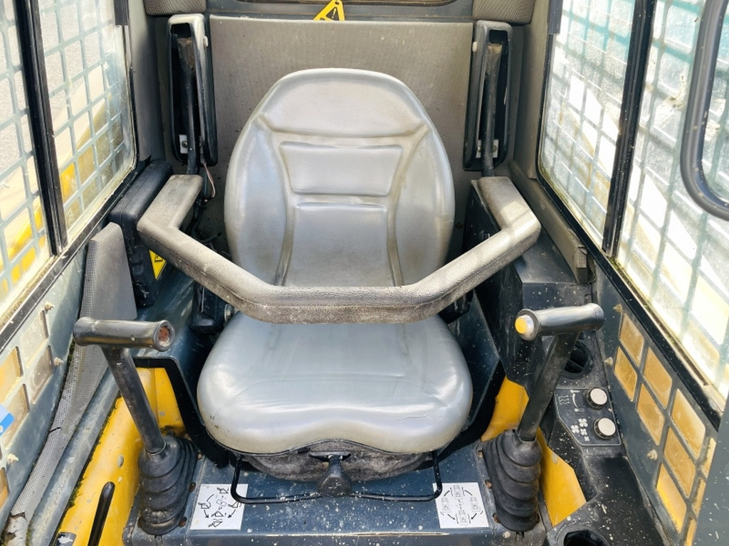 Gehl SL4240 (4090) - Kompaktlaadur: pilt 5 Gehl SL4240 (4090) - Kompaktlaadur: pilt 5