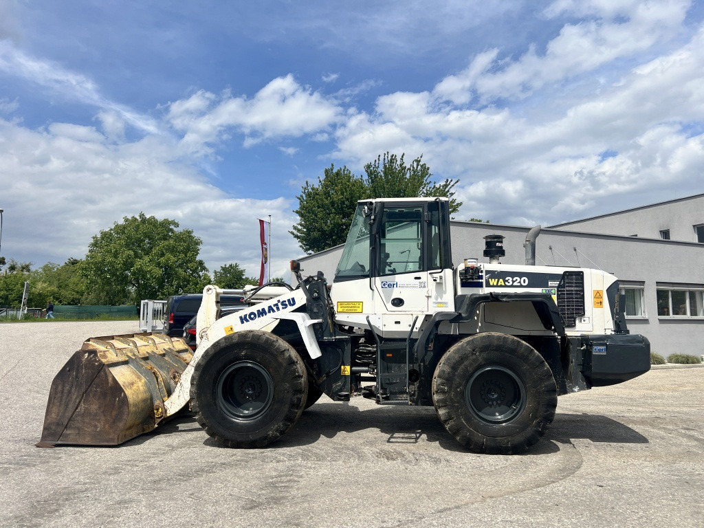 Komatsu WA 320-6 (111584) - Rataslaadur: pilt 1 Komatsu WA 320-6 (111584) - Rataslaadur: pilt 1