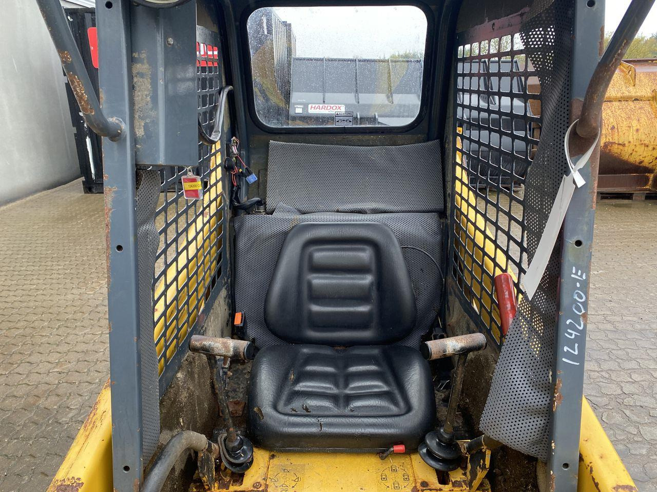 Gehl SL1635 - Kompaktlaadur: pilt 3 Gehl SL1635 - Kompaktlaadur: pilt 3