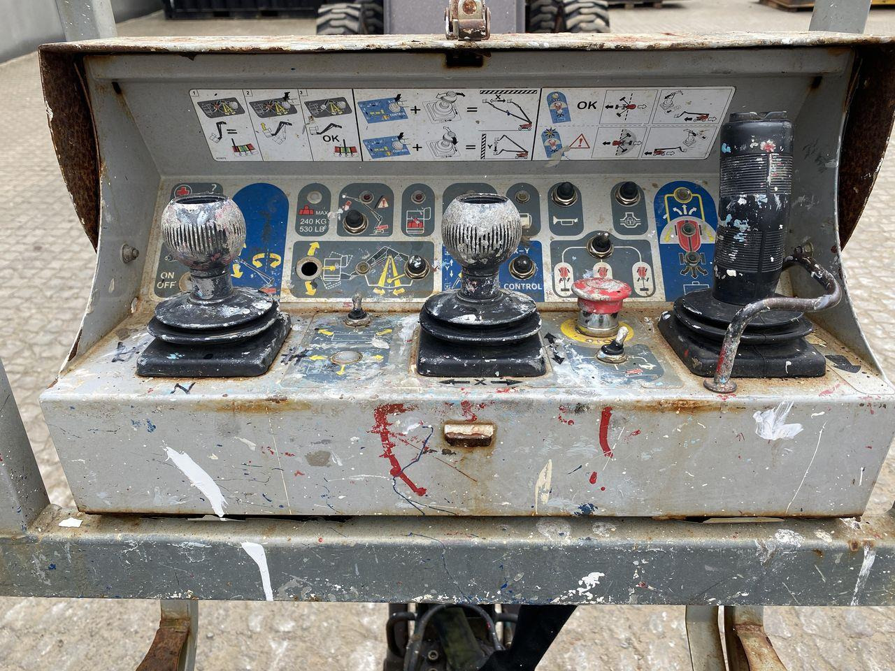 Manitou 260TJ - Teleskooppoom: pilt 3 Manitou 260TJ - Teleskooppoom: pilt 3