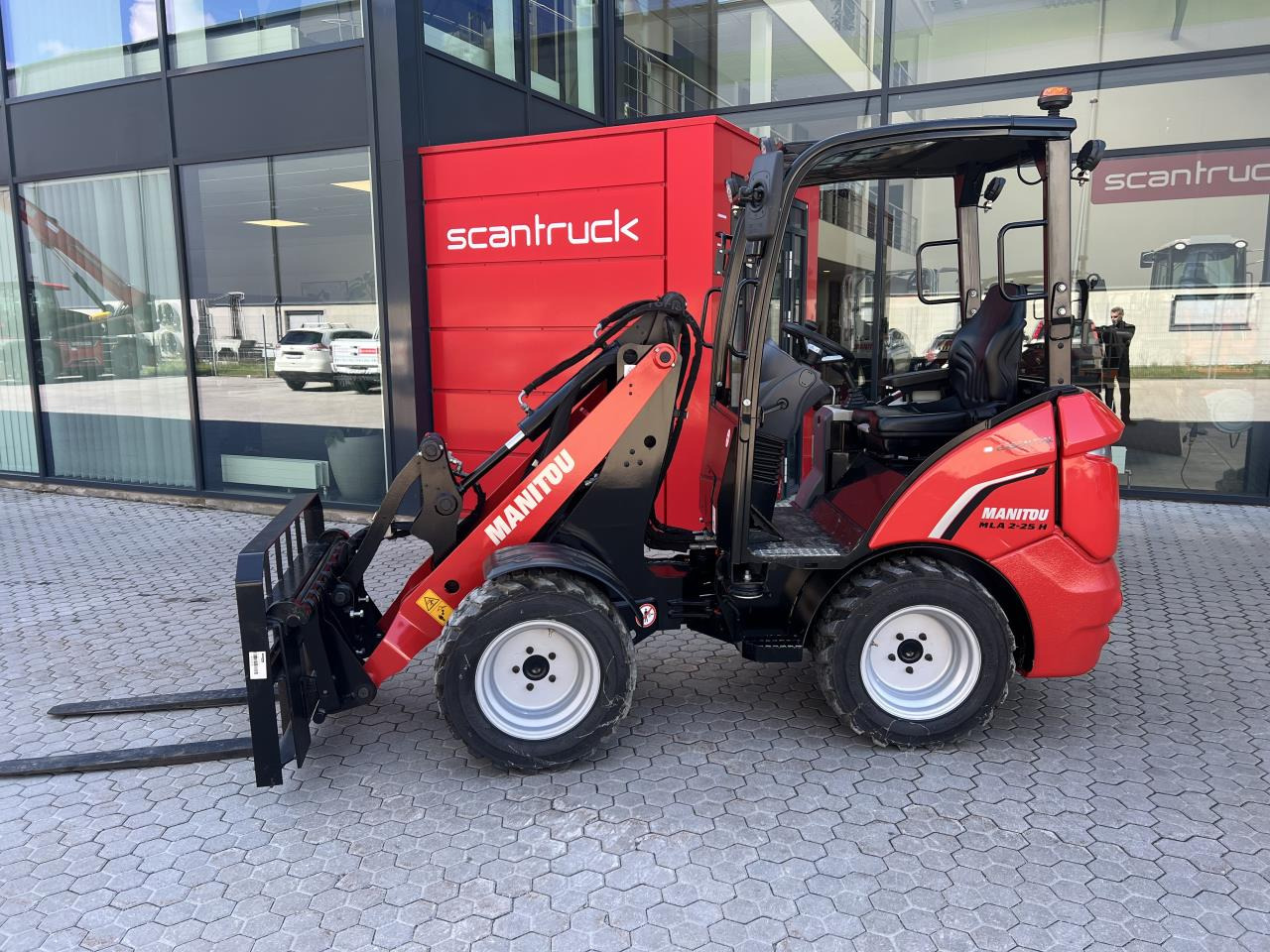 Manitou MLA 2-25H-4P - Rataslaadur: pilt 1 Manitou MLA 2-25H-4P - Rataslaadur: pilt 1