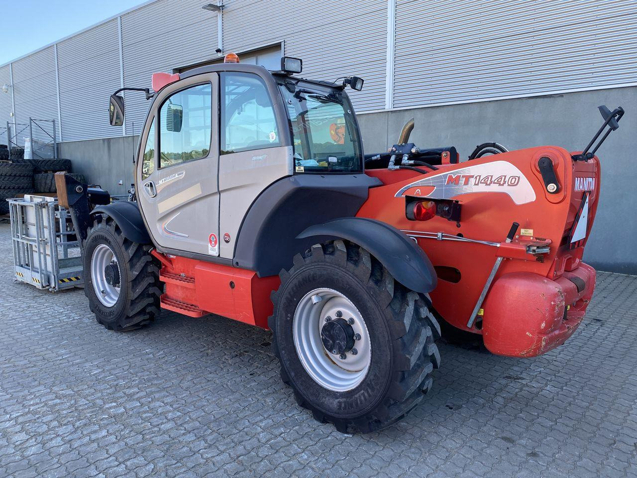Manitou MT1440A ST3B - Teleskooplaadur: pilt 2 Manitou MT1440A ST3B - Teleskooplaadur: pilt 2