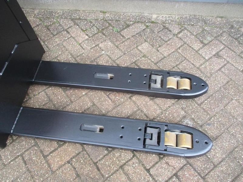 Toyota LPE 200 - Kaubaaluste tõstuk: pilt 4 Toyota LPE 200 - Kaubaaluste tõstuk: pilt 4