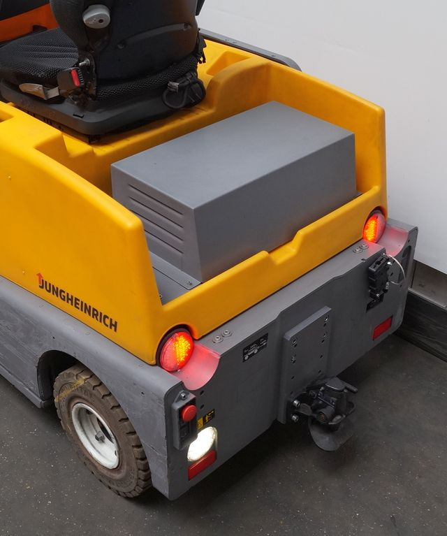 Jungheinrich EZS570 - Puksiirtraktor: pilt 4 Jungheinrich EZS570 - Puksiirtraktor: pilt 4