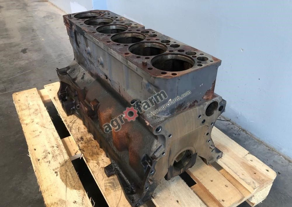 Blok silnika Ares 735, 720, 710, 715 - Mootor - Veoauto: pilt 3 Blok silnika Ares 735, 720, 710, 715 - Mootor - Veoauto: pilt 3