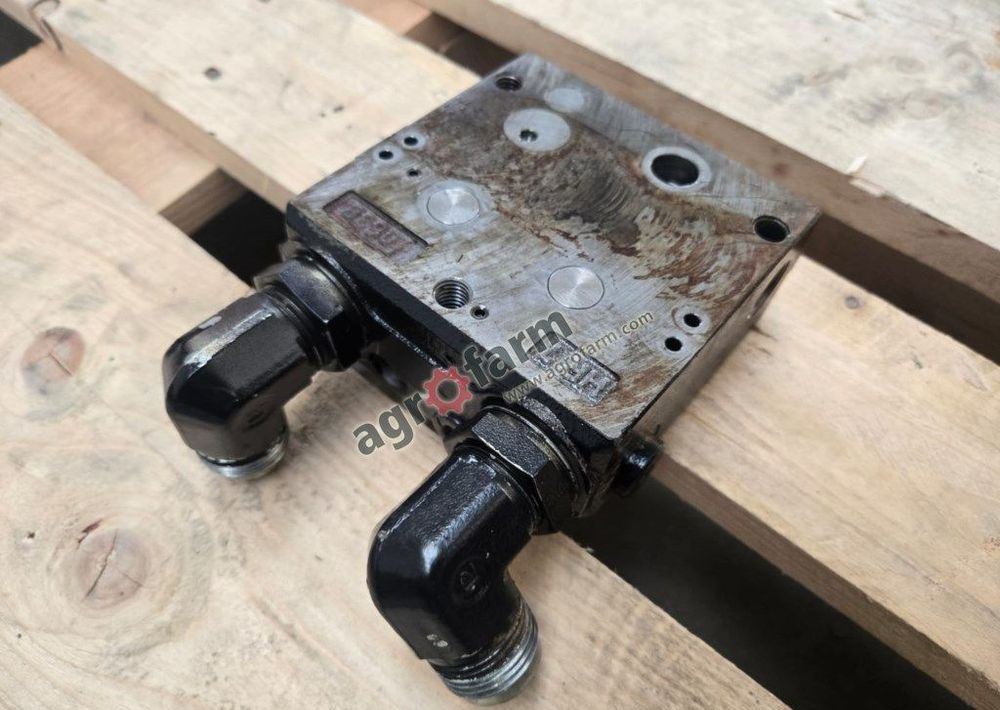 Pokrywa końcowa Valtra T170, T171, T140 - Hüdraulika: pilt 3 Pokrywa końcowa Valtra T170, T171, T140 - Hüdraulika: pilt 3