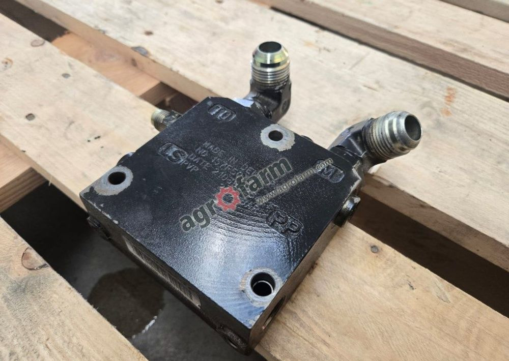 Pokrywa końcowa Valtra T170, T171, T140 - Hüdraulika: pilt 2 Pokrywa końcowa Valtra T170, T171, T140 - Hüdraulika: pilt 2