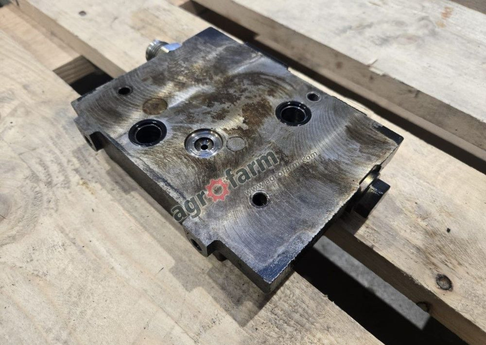 Pokrywa końcowa Valtra T171, T181, T191, T170 - Hüdraulika: pilt 2 Pokrywa końcowa Valtra T171, T181, T191, T170 - Hüdraulika: pilt 2