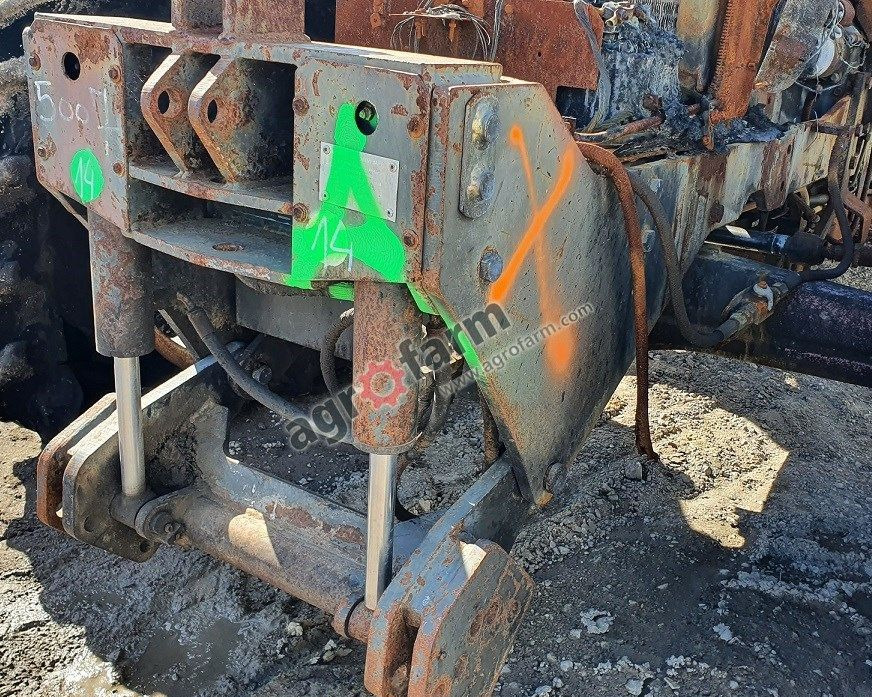TUZ, przedni podnośnik, Renault Ares 556 - Pealisehitus ja välispind - Traktor: pilt 1 TUZ, przedni podnośnik, Renault Ares 556 - Pealisehitus ja välispind - Traktor: pilt 1