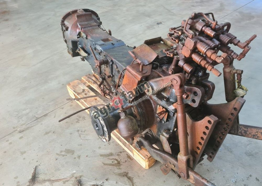 TYLNY MOST I SKRZYNIA BIEGÓW NEW HOLLAND TN70F - Käigukast: pilt 1 TYLNY MOST I SKRZYNIA BIEGÓW NEW HOLLAND TN70F - Käigukast: pilt 1