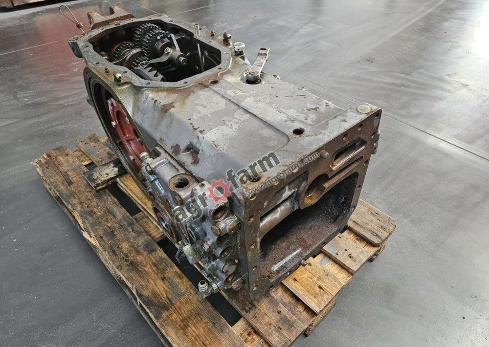 TYLNY MOST MASSEY FERGUSON 3070 3382213M4 - Käigukast: pilt 1 TYLNY MOST MASSEY FERGUSON 3070 3382213M4 - Käigukast: pilt 1