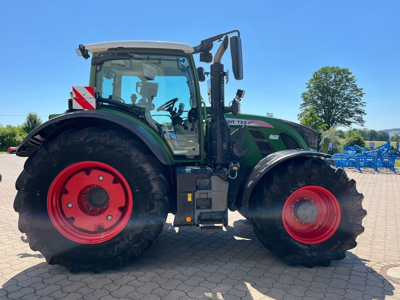 Fendt 724 Vario S4 - Traktor: pilt 2 Fendt 724 Vario S4 - Traktor: pilt 2
