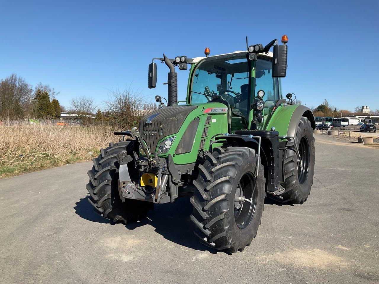 Fendt Vario 714 SCR Profi Plus - Traktor: pilt 2 Fendt Vario 714 SCR Profi Plus - Traktor: pilt 2