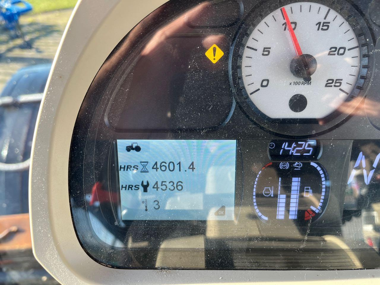 Massey Ferguson 8727 Dyna-VT - Traktor: pilt 4 Massey Ferguson 8727 Dyna-VT - Traktor: pilt 4