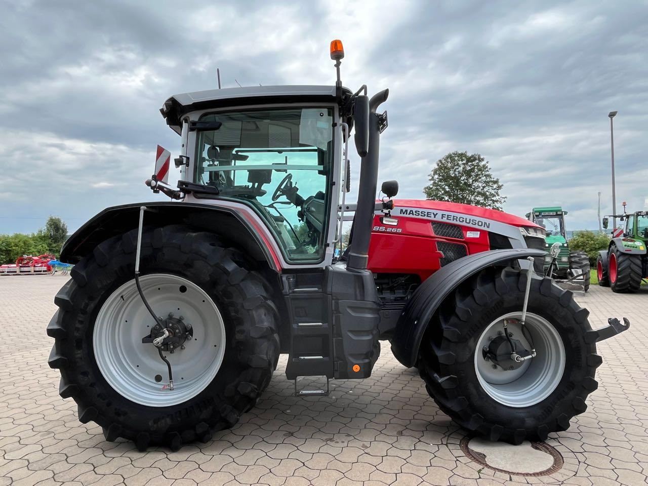Massey Ferguson 8S.265 Dyna E-Power Exclusive - Traktor: pilt 2 Massey Ferguson 8S.265 Dyna E-Power Exclusive - Traktor: pilt 2