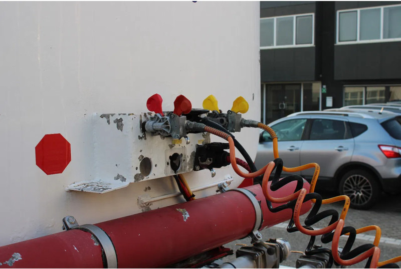 Atcomex + 3 AXEL + 32.000 ltr Fuel transport - Tsistern poolhaagis: pilt 3 Atcomex + 3 AXEL + 32.000 ltr Fuel transport - Tsistern poolhaagis: pilt 3