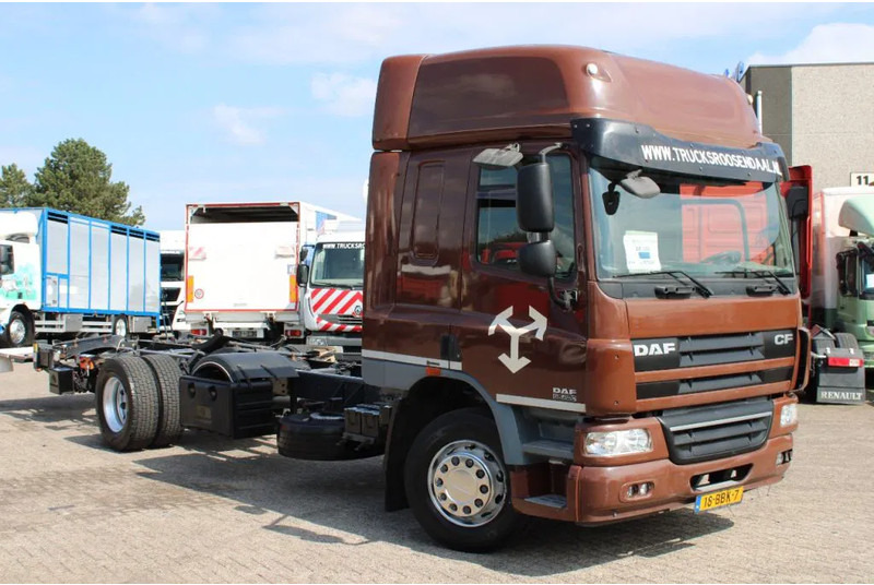 DAF CF 65 220 + lift + euro 5 - Kabiinišassiiga veoauto: pilt 4 DAF CF 65 220 + lift + euro 5 - Kabiinišassiiga veoauto: pilt 4