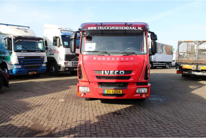 Iveco Eurocargo 100E18 + EURO 5 + LOW KM - Tuletõrjeauto: pilt 4 Iveco Eurocargo 100E18 + EURO 5 + LOW KM - Tuletõrjeauto: pilt 4
