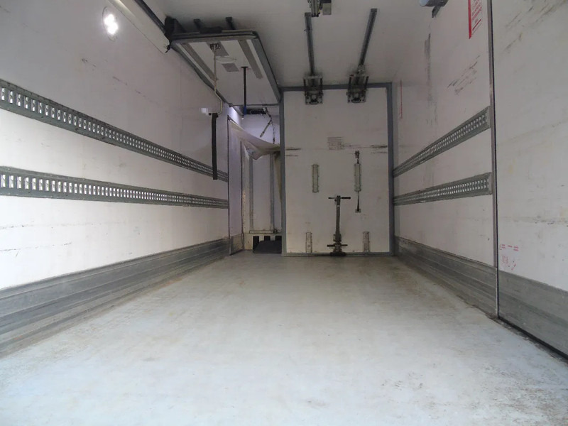 Mercedes-Benz Antos 1932 + EURO 6 + CARRIER + LIFT - Külmutiga veoauto: pilt 4 Mercedes-Benz Antos 1932 + EURO 6 + CARRIER + LIFT - Külmutiga veoauto: pilt 4