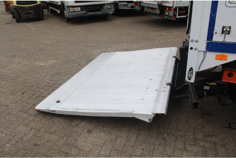 Kasti veoauto Mercedes-Benz Antos 360 + euro 6 + lift: pilt 9