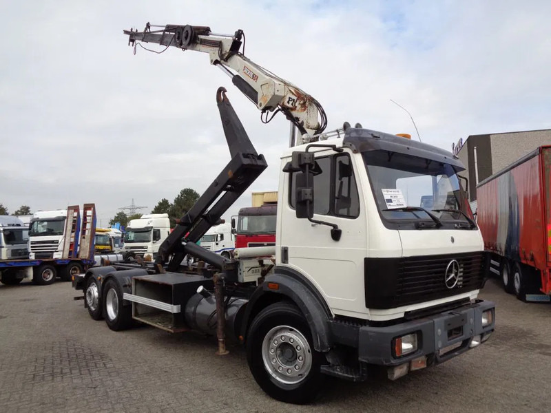 Mercedes-Benz SK 2433 + Semi-Auto + PTO + Serie 14 Crane + 3 pedals - Kraanaga veoauto: pilt 3 Mercedes-Benz SK 2433 + Semi-Auto + PTO + Serie 14 Crane + 3 pedals - Kraanaga veoauto: pilt 3