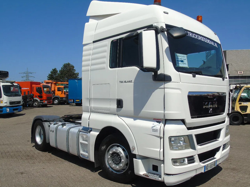 MAN TGX 18.440 + EURO 5 + SPOILER - Sadulveok: pilt 2 MAN TGX 18.440 + EURO 5 + SPOILER - Sadulveok: pilt 2