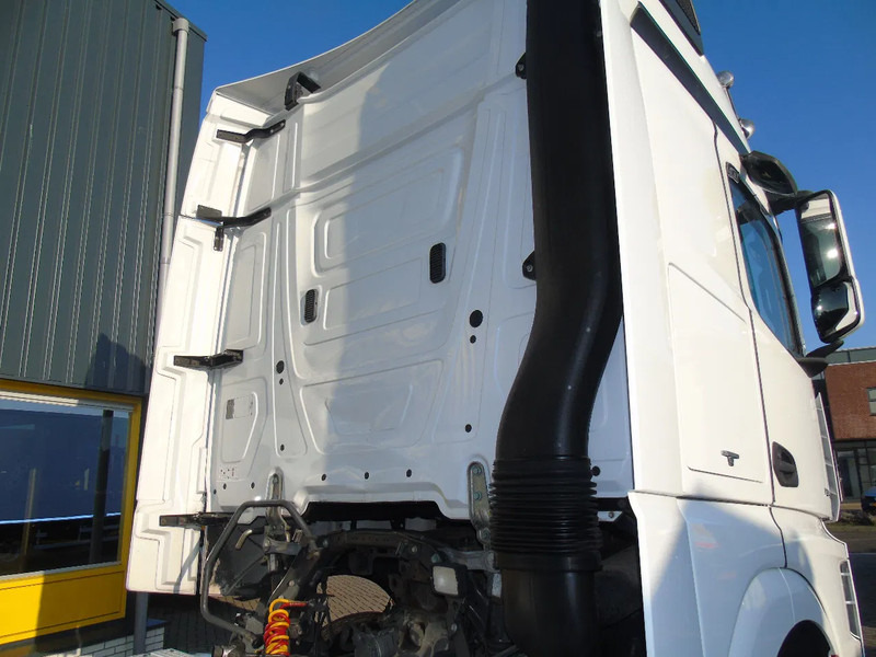 Mercedes-Benz Actros 1942 + EURO 6 + SPOILER - Sadulveok: pilt 5 Mercedes-Benz Actros 1942 + EURO 6 + SPOILER - Sadulveok: pilt 5