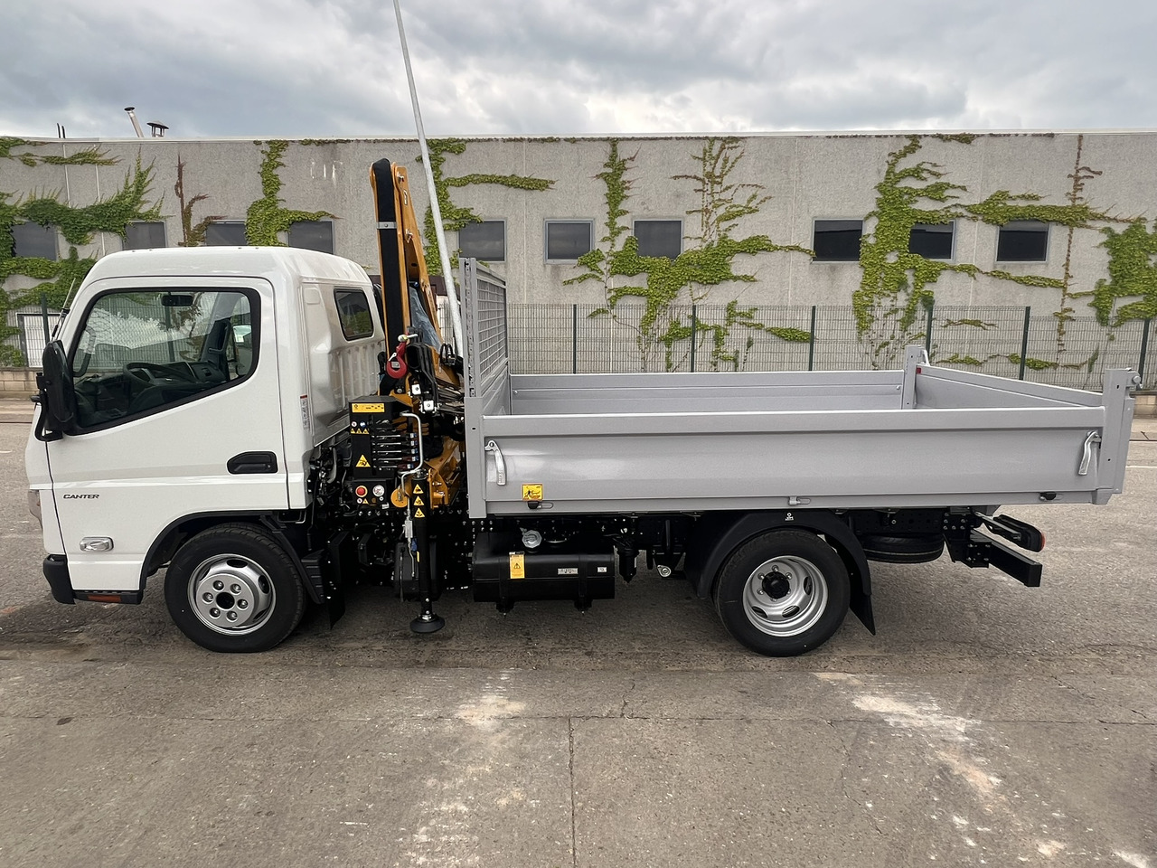 FUSO 35 3S - Kraanaga veoauto: pilt 2 FUSO 35 3S - Kraanaga veoauto: pilt 2
