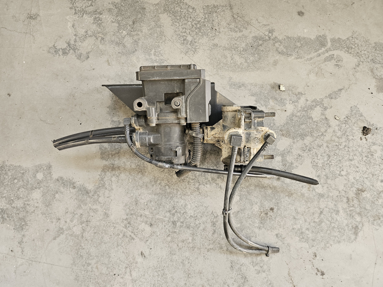 MERCEDES-BENZ ACTROS MP4 / FRONT EBS VALVE / K015420 / A0004295724 - Piduriklapp: pilt 1 MERCEDES-BENZ ACTROS MP4 / FRONT EBS VALVE / K015420 / A0004295724 - Piduriklapp: pilt 1