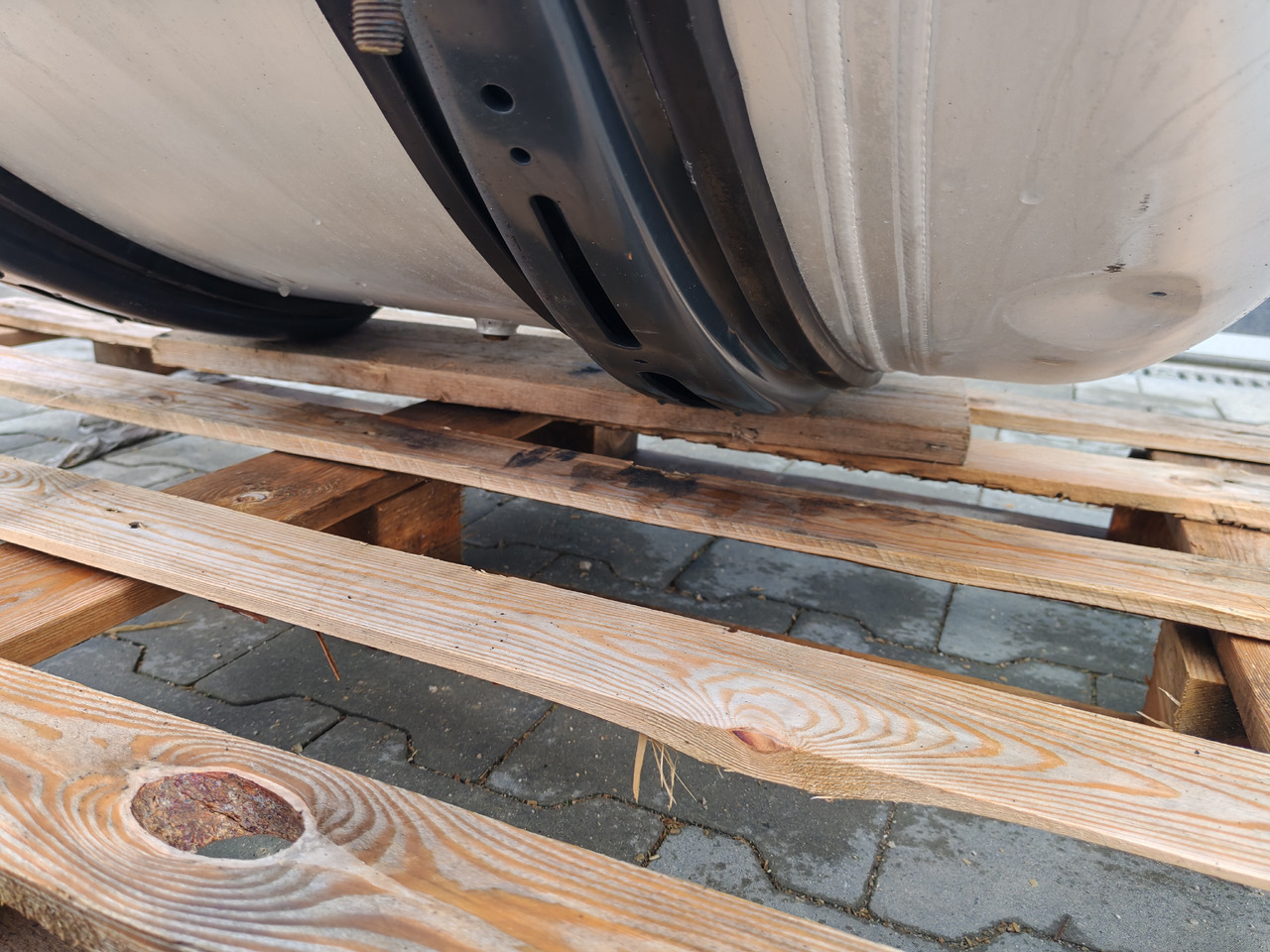 Kütusepaak MERCEDES-BENZ ACTROS MP4 / FUEL & ADBLUE TANK / 300L: pilt 6 Kütusepaak MERCEDES-BENZ ACTROS MP4 / FUEL & ADBLUE TANK / 300L: pilt 6