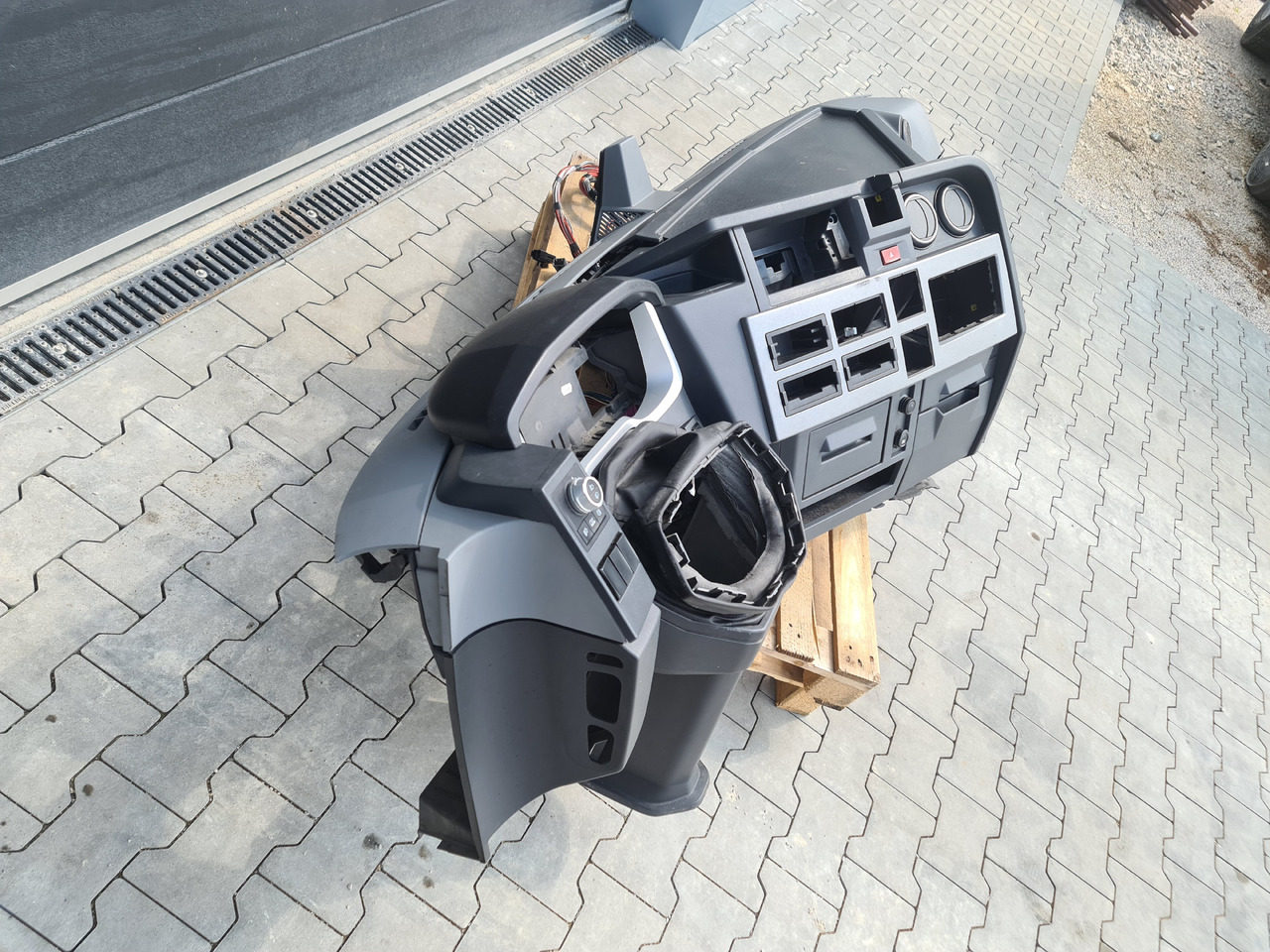 RENAULT RANGE T / COMPLETE DASHBOARD - Armatuurlaud: pilt 2 RENAULT RANGE T / COMPLETE DASHBOARD - Armatuurlaud: pilt 2