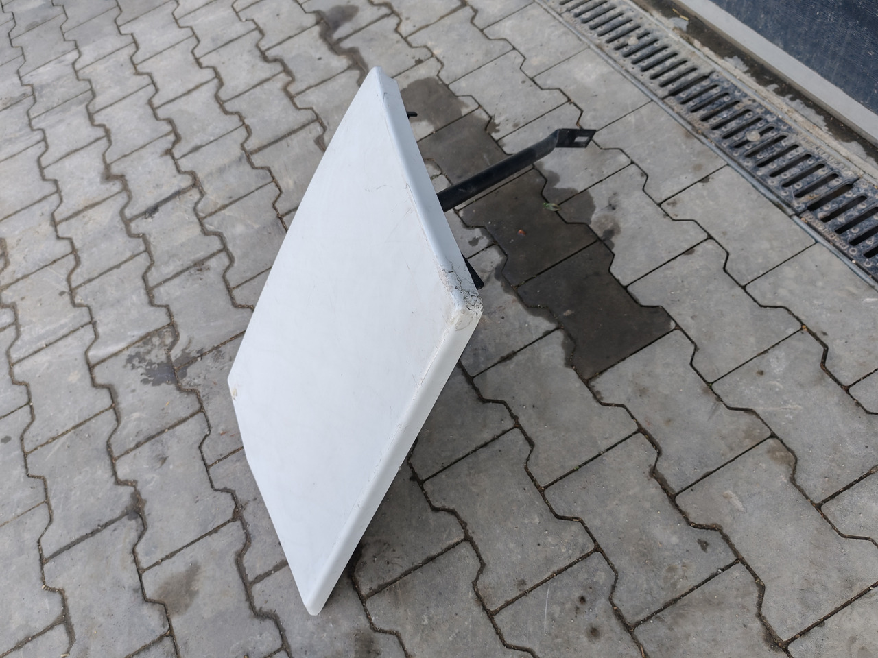 RENAULT RANGE T EURO 6 / HIGH CAB / LEFT SPOILER EXTENDER - Aerodünaamika/ Spoiler: pilt 3 RENAULT RANGE T EURO 6 / HIGH CAB / LEFT SPOILER EXTENDER - Aerodünaamika/ Spoiler: pilt 3