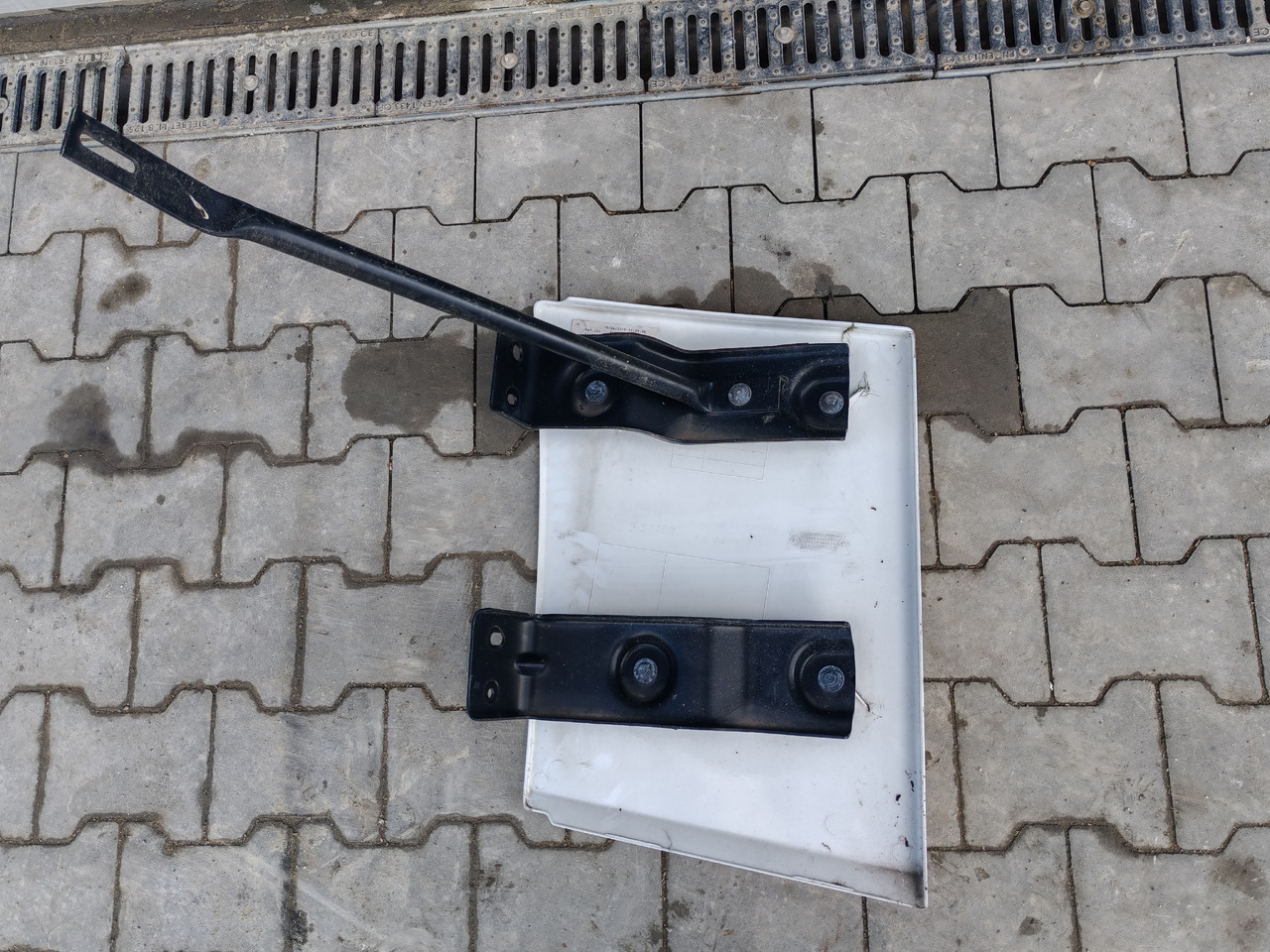 RENAULT RANGE T EURO 6 / HIGH CAB / RIGHT SPOILER EXTENDER - Aerodünaamika/ Spoiler: pilt 5 RENAULT RANGE T EURO 6 / HIGH CAB / RIGHT SPOILER EXTENDER - Aerodünaamika/ Spoiler: pilt 5